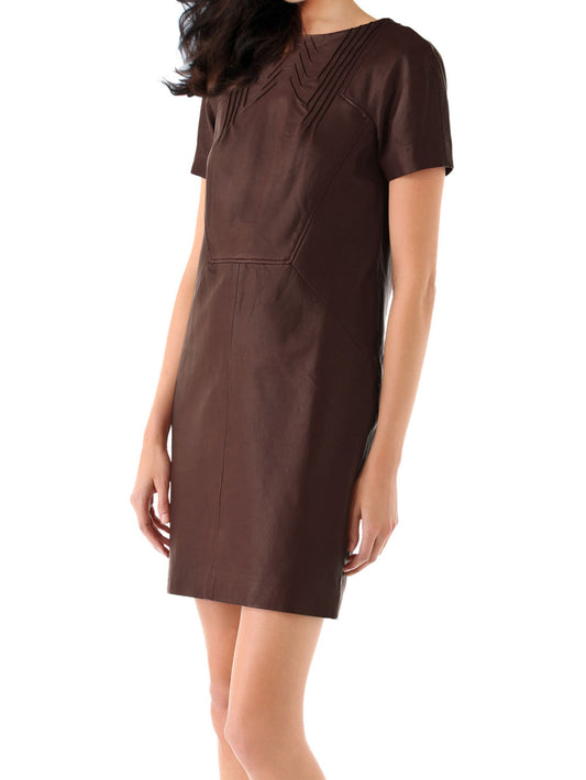 Gemütliches Lederkleid mit Biesen