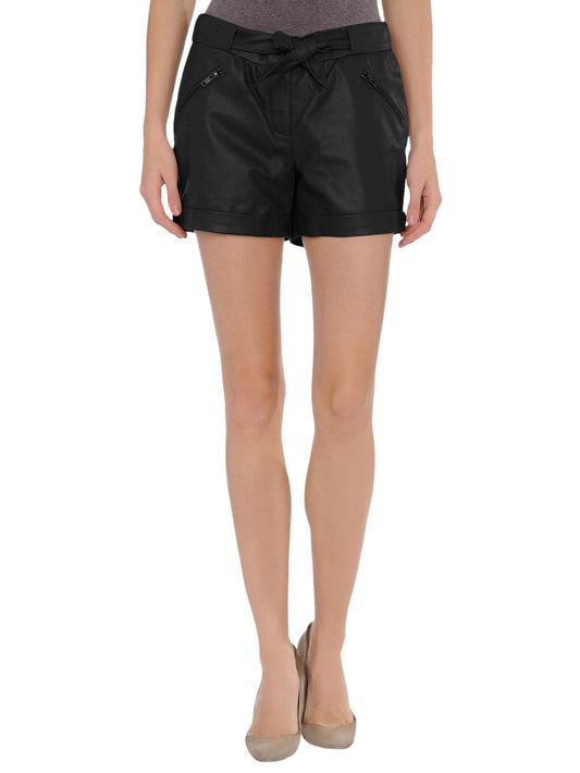 Short en cuir élégant avec crochet et barre