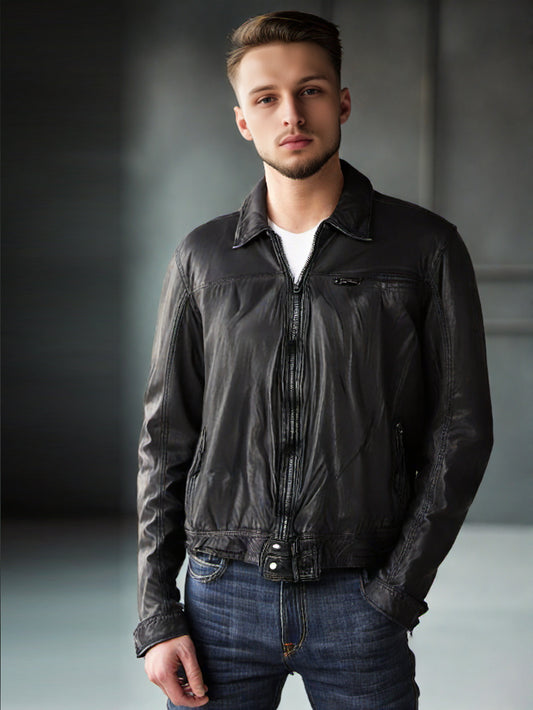 Veste en cuir à l'élégance minimaliste