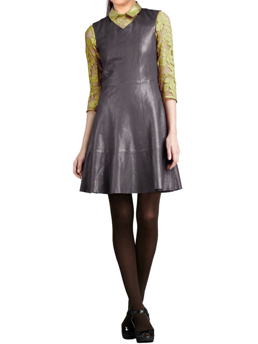 Robe mini plissée en cuir coupe trapèze