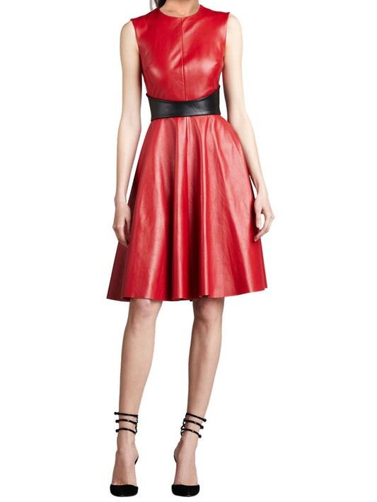 Plissiertes, kokettes Lederkleid