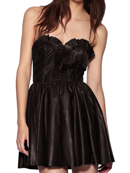 Trägerloses, lebhaftes Lederkleid
