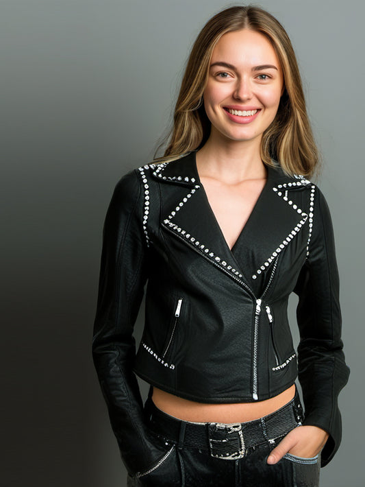 Klassische Motorradjacke aus Leder mit Nieten