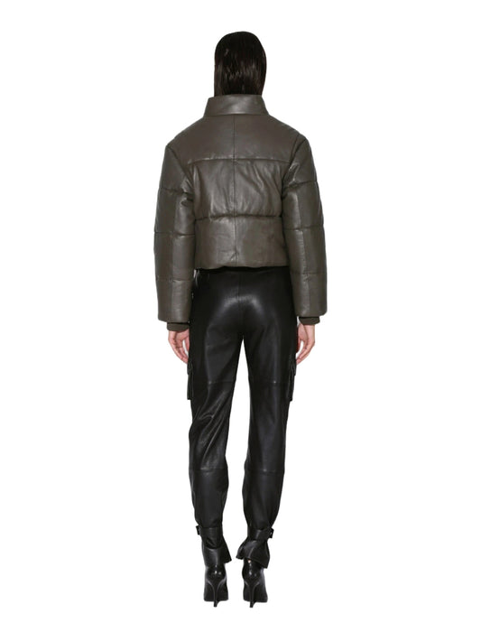 Veste en cuir satiné de luxe raffinée