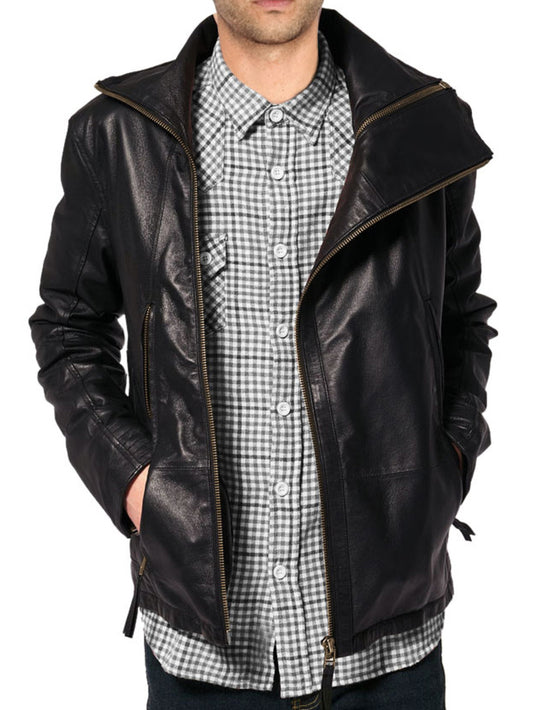 Veste en cuir avec breloque de poche cousue
