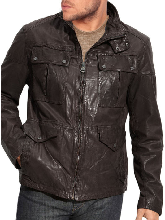 Moderne Lederjacke mit Druckknöpfen