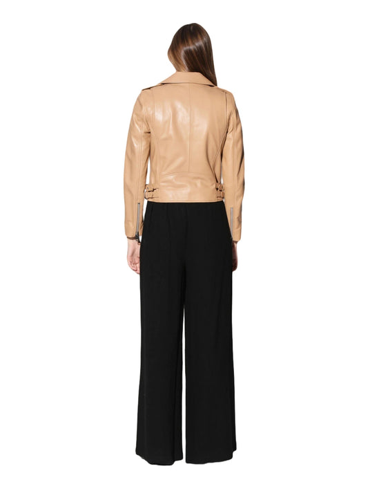 Veste en cuir sur mesure sophistiquée et éclatante