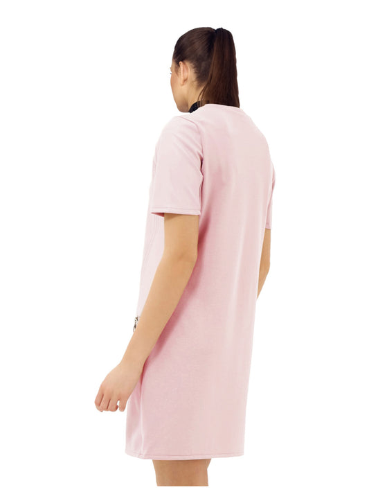 Etuikleid aus Leder im T-Shirt-Stil